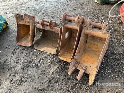 Quantity of (4) Digging エクスカベーター用バケット