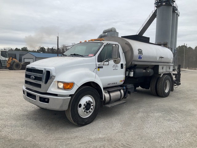 2012 Etnyre CT-1040 2000 gal on 2012 Ford F-750 XL 4x2 Asphalt Distributor Truck