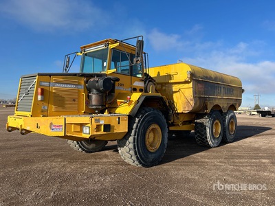 1999 Volvo A35C 72000 gal 6x6 Camion de agua articulado