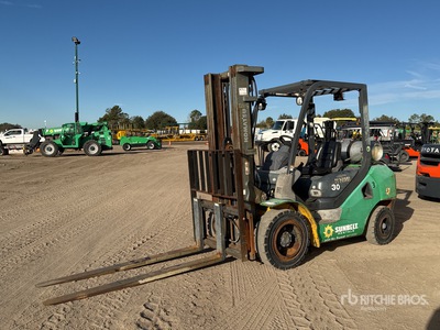 2013 Komatsu FG30HT-16 4100 lb Pneumatic Tire Forklift
