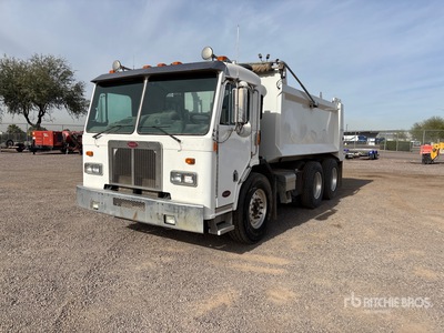 2006 Peterbilt 320 6x4 COE Camion à benne tandem