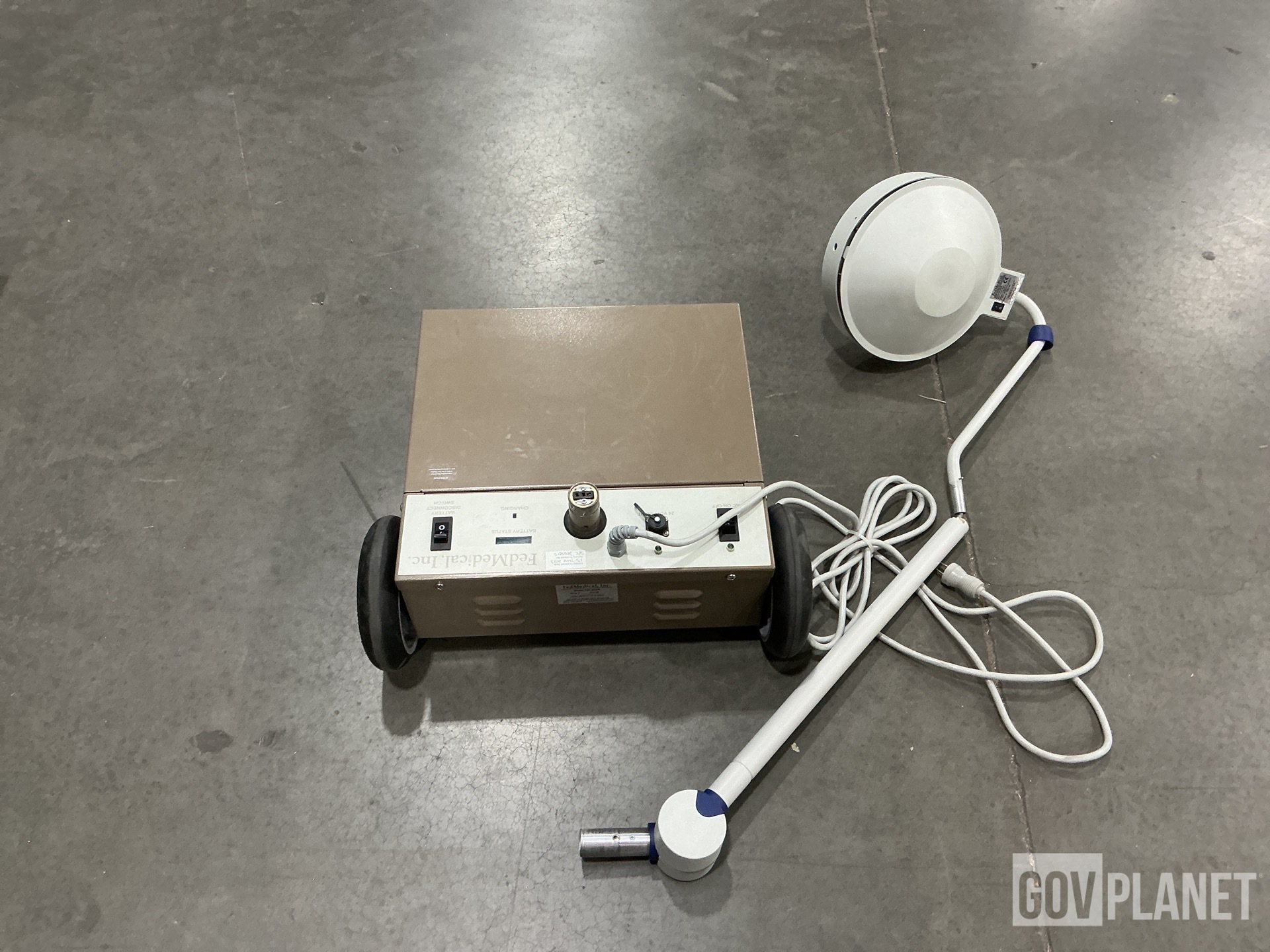 Surplus FedMedical FMI-301FB Field Floor Surgical Light System in 