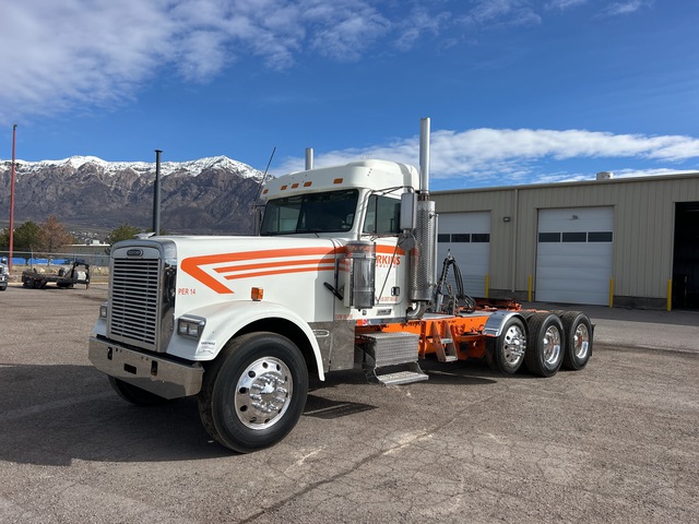 2006 Freightliner FLD 120 8x4 Tri/A Day Cab Truck Tractor