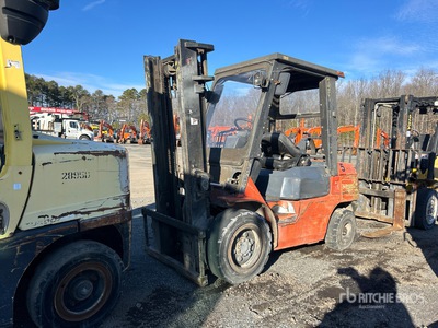 2004 Toyota 7FGU30 5250 lb Pneumatic Tire Carretilla Elevadora