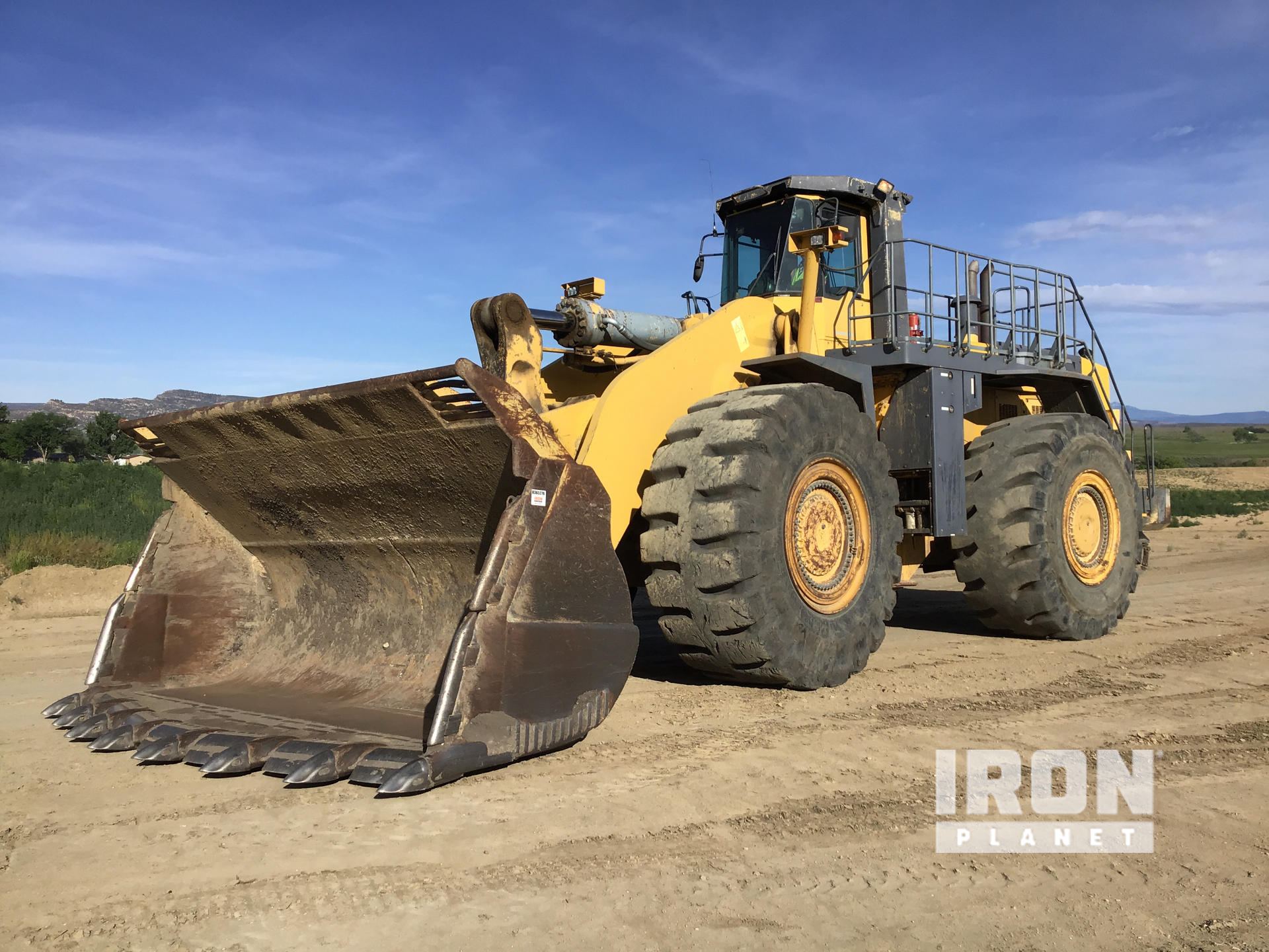 コマツ KOMATSU WA900-3 & PC200-8 セット komatsu-wa900-8-1024x683.jpg