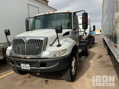 2004 International 4400 4X2 S/A Day Cab Truck Tractor