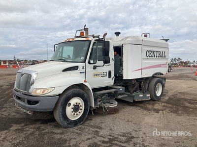 2012 Elgin on 2012 International 4300M7 Camion barredora