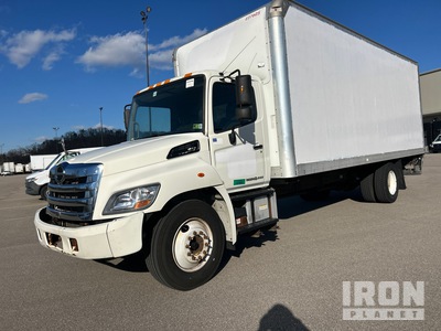2014 Hino 268 4x2 Furgoneta caja cerrada