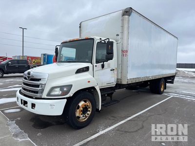 2012 Hino 268 4x2 Furgoneta caja cerrada (Inoperable)