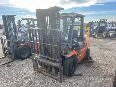 2011 Toyota 7FDU35 7000 lb Pneumatic Tire رافعة شوكية (Inoperable)