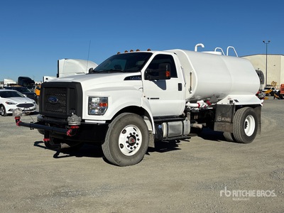2022 Ford F-750 XL 2000 gal 4x2 Water Truck