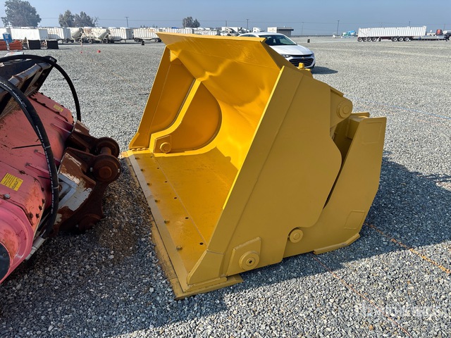 CSM 108 in Rollout Wheel Loader Bucket | Ritchie Bros. Auctioneers
