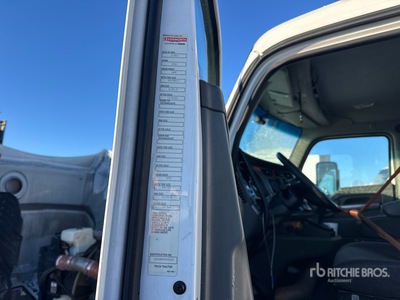 2014 Kenworth T680 4x2 S/A Day Cab Truck Tractor