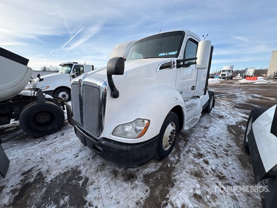 2015 Kenworth T680 4x2 S/A Day Cab Truck Tractor