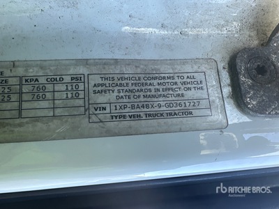 2016 Peterbilt 579 4x2 S/A Day Cab Truck Tractor