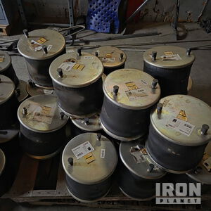 Quantity of (160) EZ Ride Air Springs トラック付属品 (Unused)