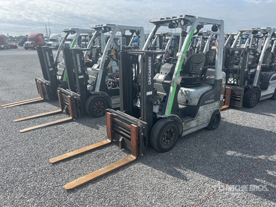 2013 UniCarrier 4000 lb Cushion Tire رافعة شوكية