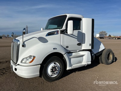 2015 Kenworth T680 4x2 Ciągnik siodłowy z kabiną dzienną S/A