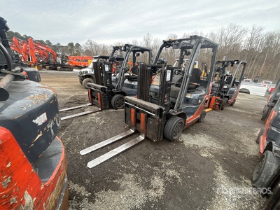 2015 Toyota 8FGCU20 4000 lb Cushion Tire Forklift