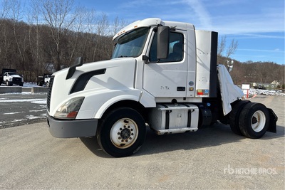 2016 Volvo VNL42T 4x2 Cabeza Tractora Cabina Corta