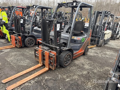 2014 Toyota 8FGCU20 4000 lb Cushion Tire フォークリフト