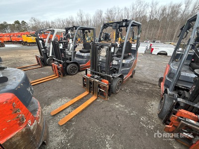 2014 Toyota 8FGCU20 4000 lb Cushion Tire フォークリフト