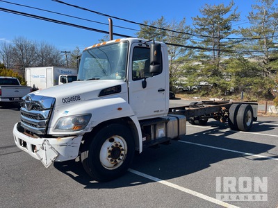 2017 Hino 338 4x2 Cabina y chasis