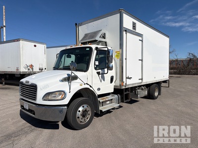 2019 Freightliner M2106 4x2 شاحنة فان
