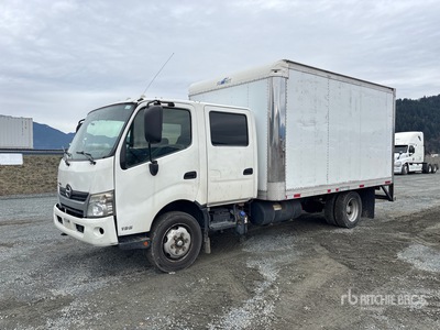 2013 Hino XJC740 Crew Cab 4x2 Van Truck