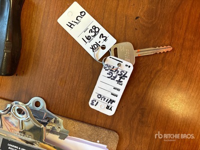 2013 Hino XJC740 Furgoneta caja cerrada