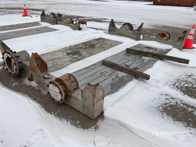 Quantity of (2) 12 In Road crossing hose ramps Divers - Équipement de pontage