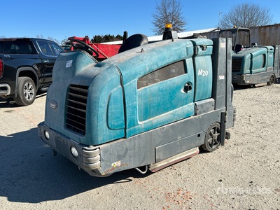 Tennant M20 Ride-On Floor Scrubber