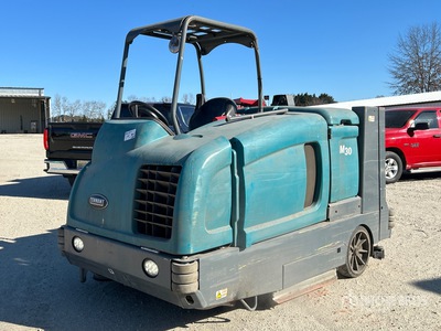Tennant M30 Ride-On Floor Scrubber