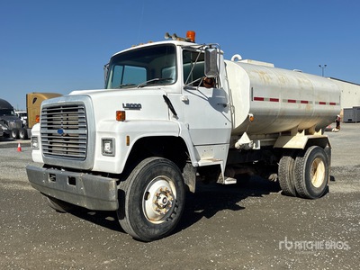 1990 Ford LN8000 2000 gal 4x2 Water Truck