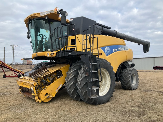 New Holland CR9080 4x4 Combine Harvester