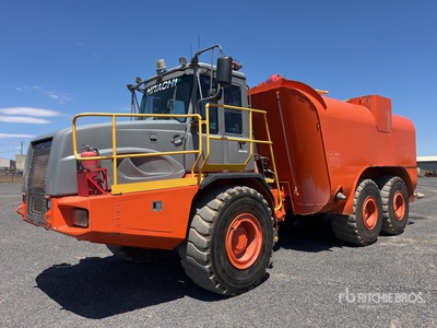 2000 Hitachi AH300D 25000 L 6x6 Water Wagon