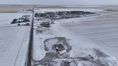 Elrose, SK 4 Hwy 5.17 +/- Acres on Title Industrieel eigendom