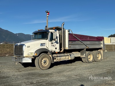 2009 Mack GU813 6x4 T/A Camión dumper
