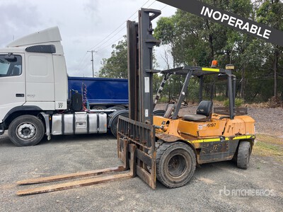 Mitsubishi FD40T Forklift (Inoperable)