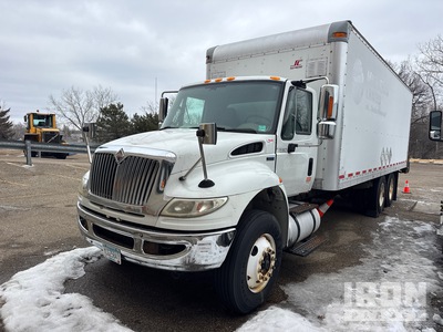 2011 International DuraStar 4400 6x4 شاحنة فان (Inoperable)