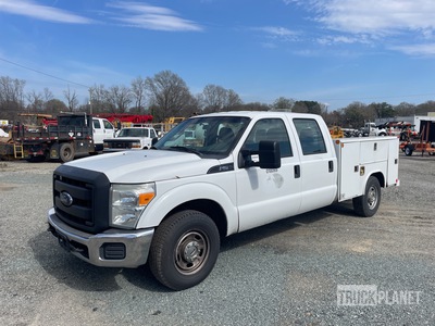 2015 Ford F-250 XL 4x2 Crew Cab Autocarro di servizio