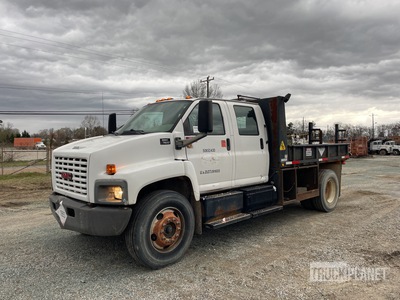 2006 GMC 7500 4x2 Crew Cab Camión Caja Abierta
