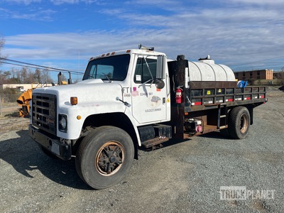 1988 International 1954 4x2 Flatbed Truck