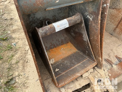 Quantity of (6) Buckets