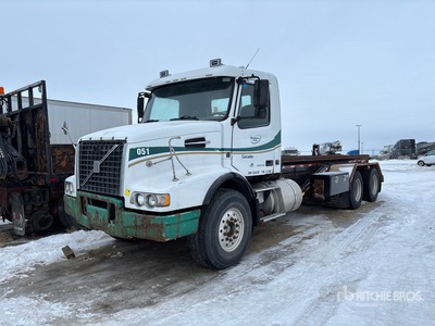 2009 Volvo VHD 6x4 Roll-Off Truck (Inoperable)