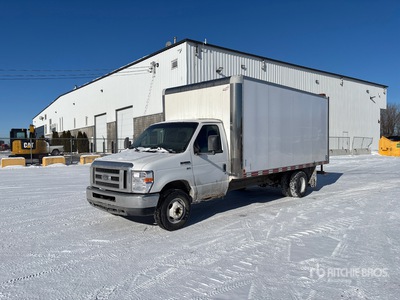 2013 Ford E-450 4x2 Camion fourgon