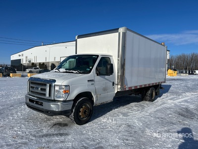 2013 Ford E-450 4x2 Van Truck