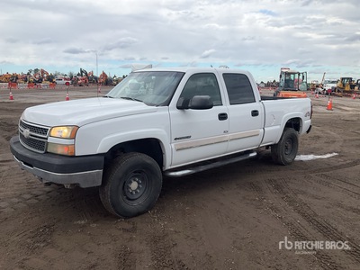 2005 Chevrolet Silverado 2500 HD 4x4 Crew Cab Pickup