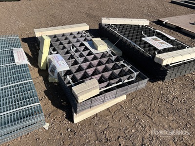 Quantity of (50) Metal Steel Wire Mesh Sheet 36 In X 72 In Varios otros