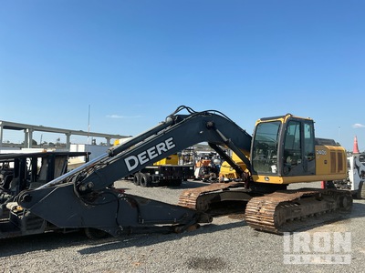 John Deere 240D LC Tracked Excavator (Inoperable)